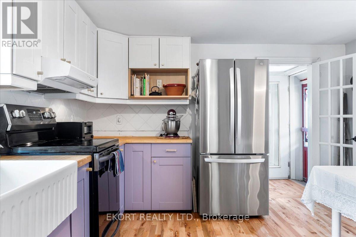 58 Saint Philip Street, Prince Edward County, Ontario K0K 2T0 - Photo 18 - X12142040