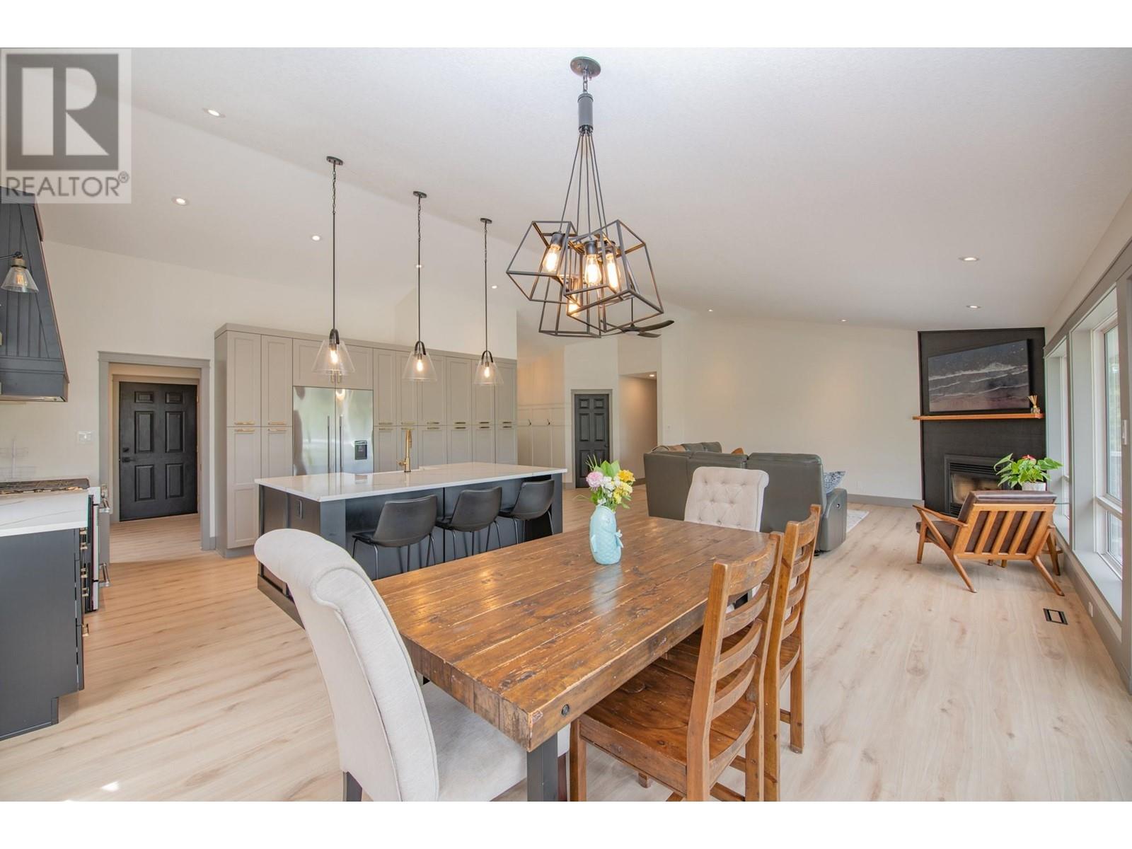 209 Horner Road, Lumby, British Columbia  V0E 2G7 - Photo 12 - 10343027