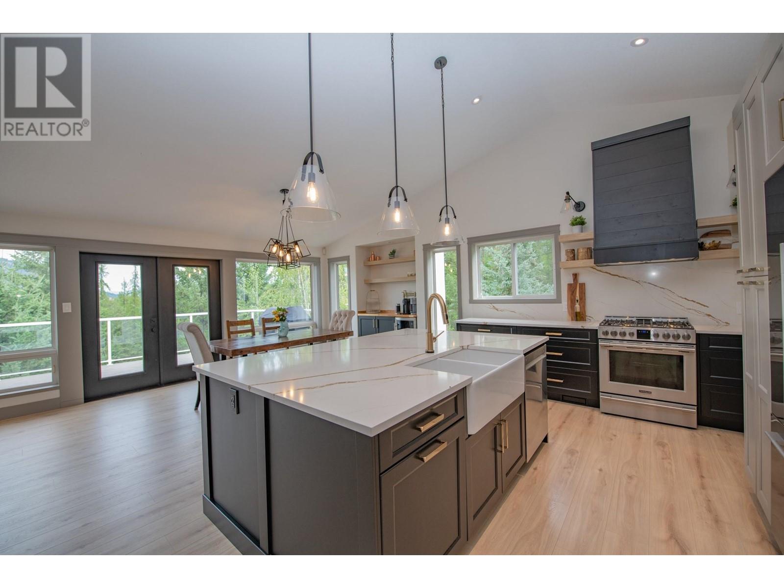 209 Horner Road, Lumby, British Columbia  V0E 2G7 - Photo 4 - 10343027