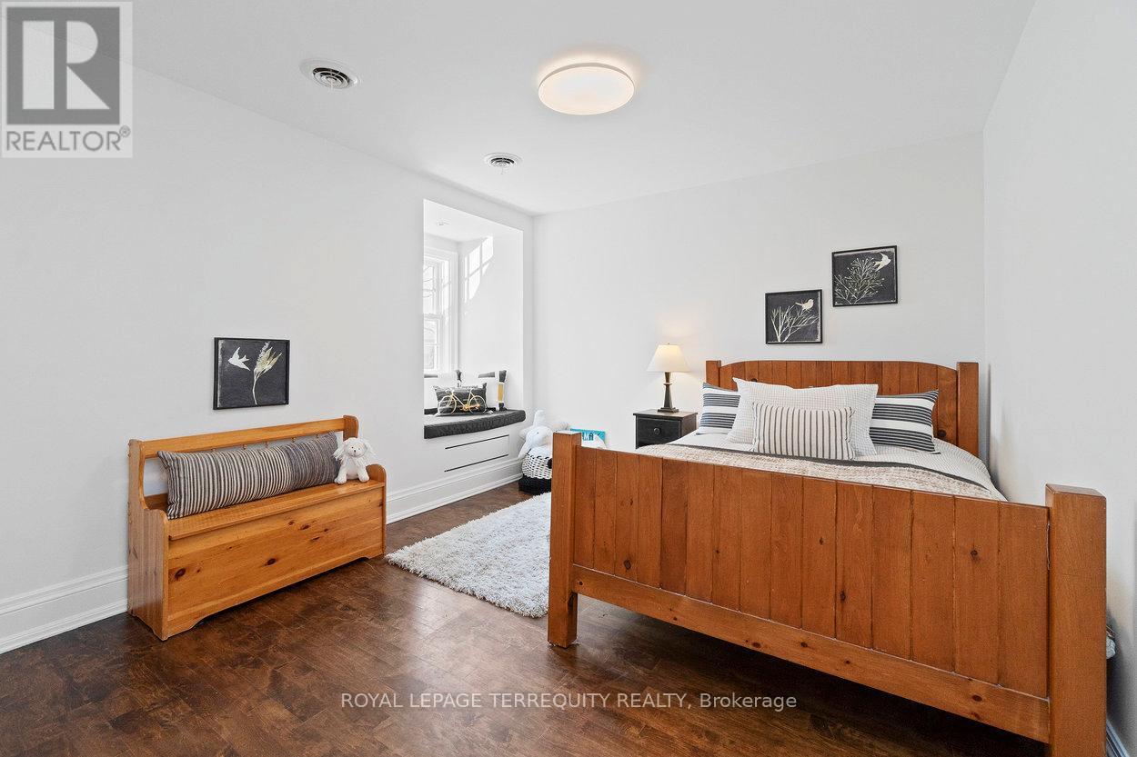 33 Queen Marys Drive, Toronto, Ontario  M8X 1S3 - Photo 31 - W12151096