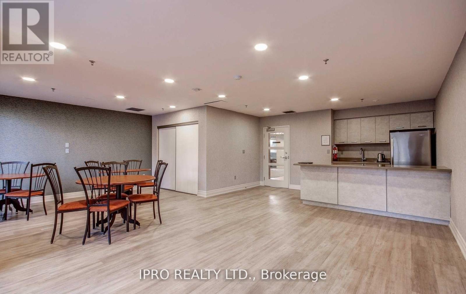 207 - 300 Ray Lawson Boulevard, Brampton, Ontario  L6Y 5H5 - Photo 16 - W12151186