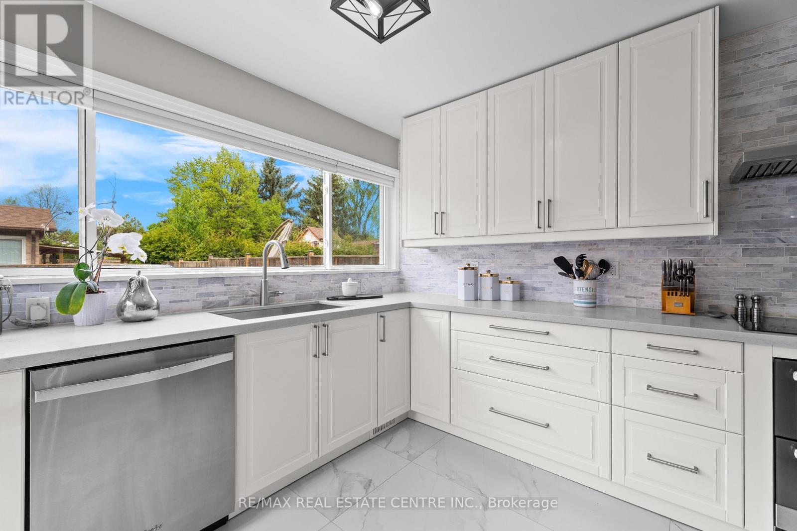 30 Greenmount Road, Brampton, Ontario  L6S 1L5 - Photo 15 - W12151187