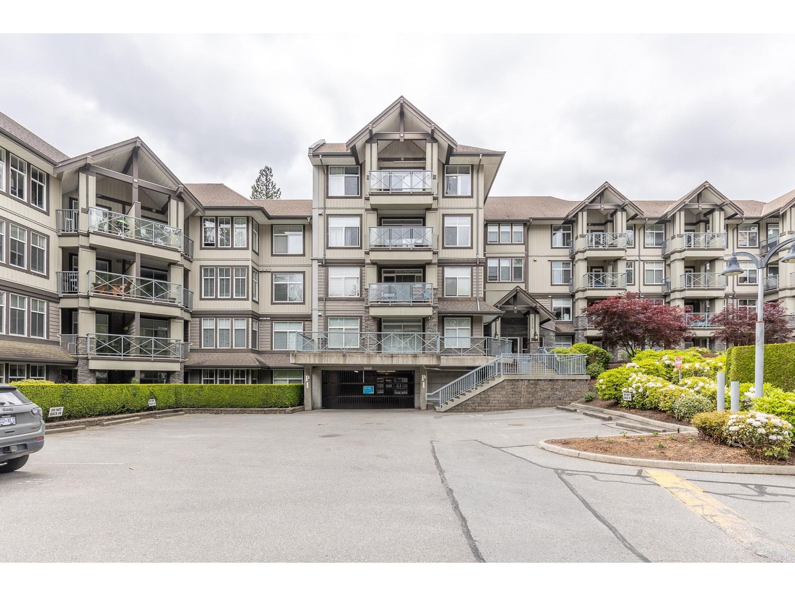 313 33318 E. Bourquin Crescent, Abbotsford, British Columbia  V2S 0A6 - Photo 2 - R3001210