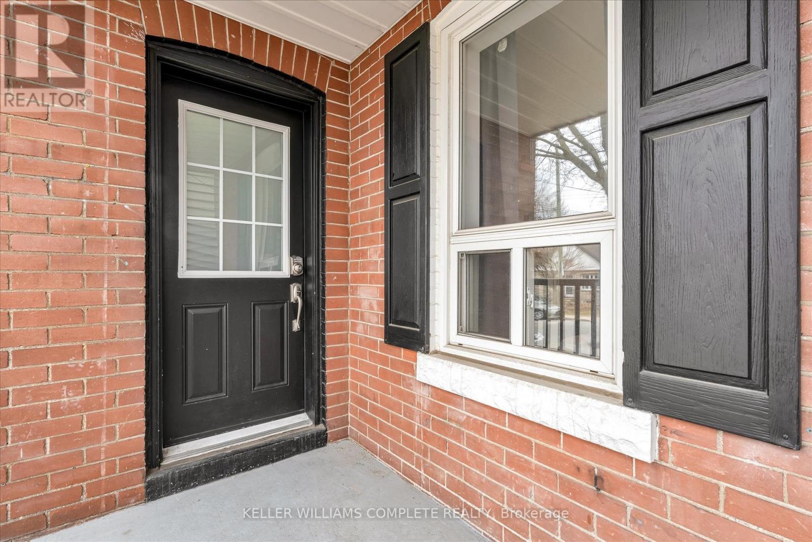 52 East 24th Street, Hamilton, Ontario  L8V 2X7 - Photo 3 - X12151059