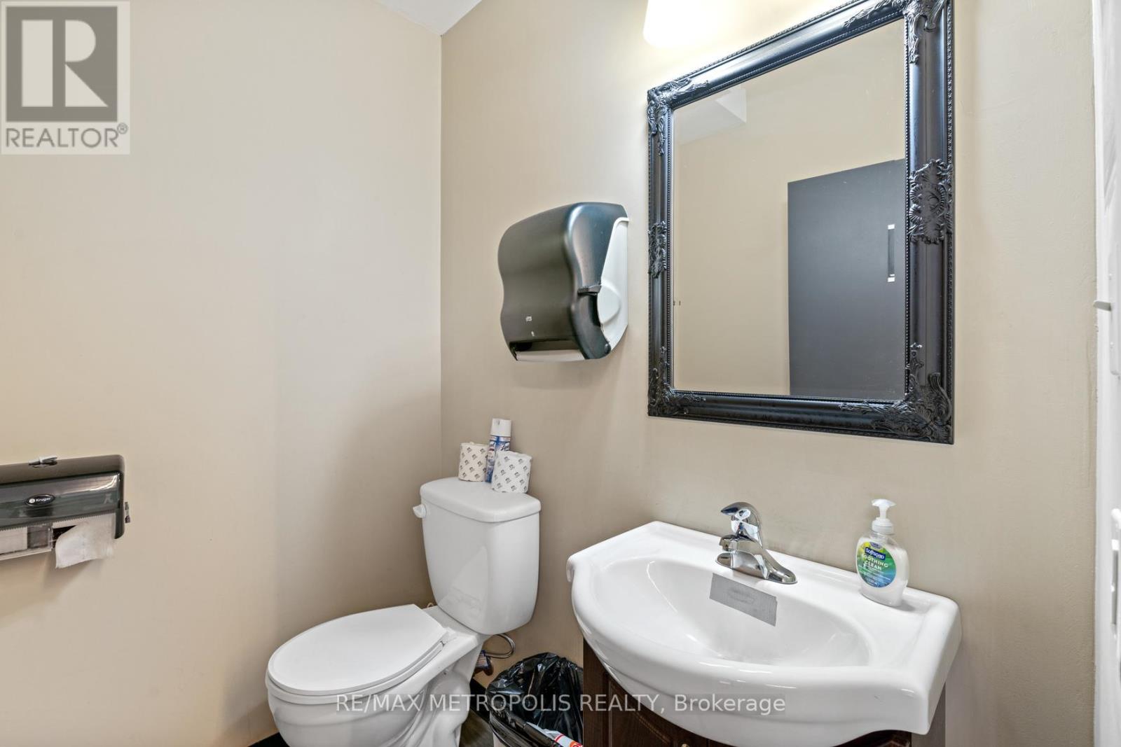 281 Campbell Street, Sarnia, Ontario  N7T 2H2 - Photo 7 - X12151103
