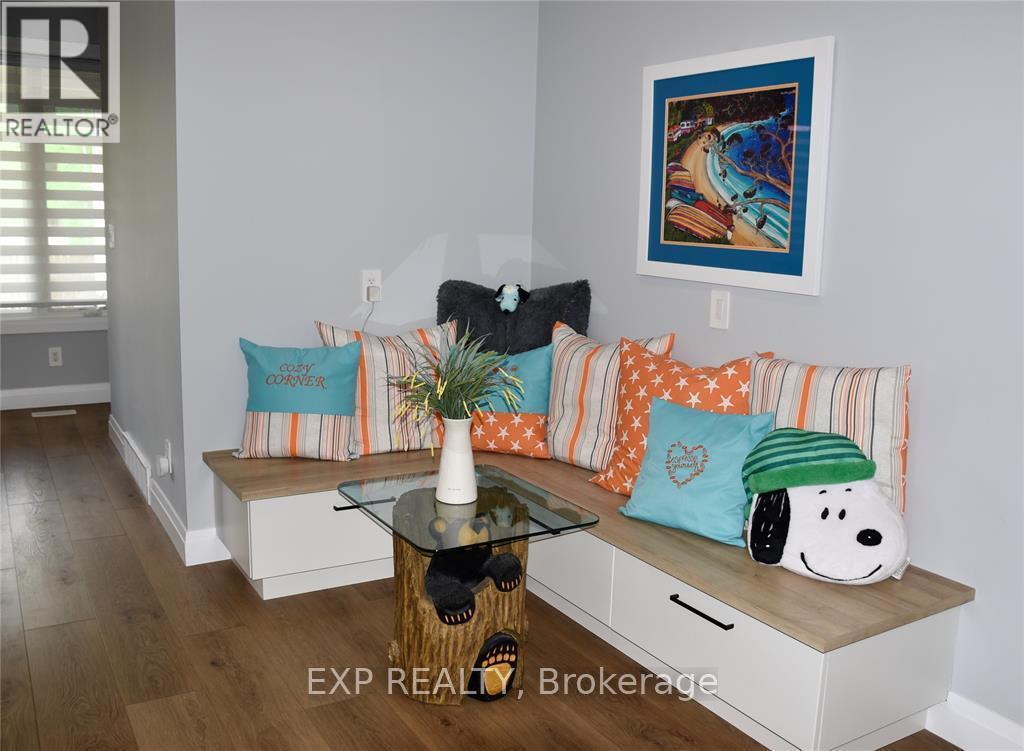 207 Essex Street, Sarnia, Ontario  N7T 0C2 - Photo 12 - X12151176