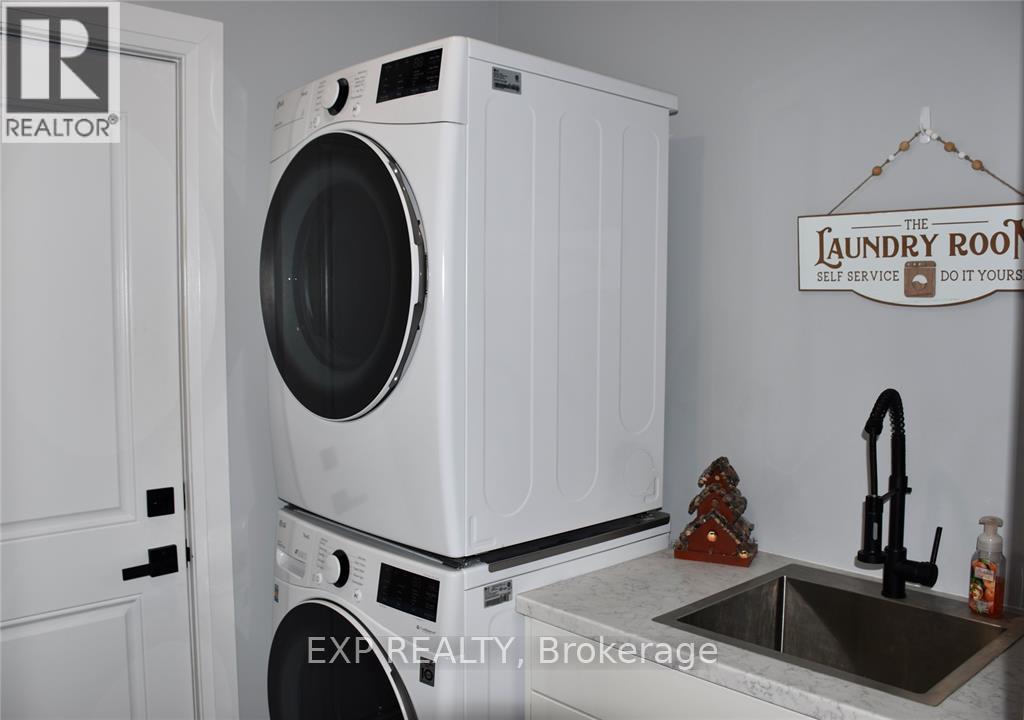 207 Essex Street, Sarnia, Ontario  N7T 0C2 - Photo 13 - X12151176
