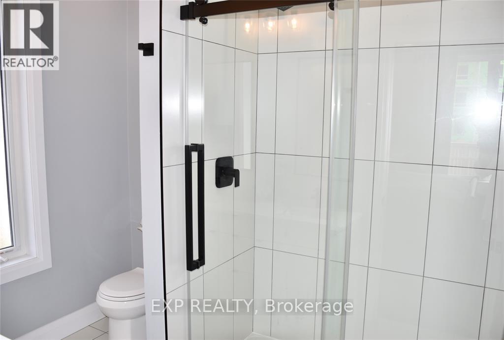 207 Essex Street, Sarnia, Ontario  N7T 0C2 - Photo 16 - X12151176