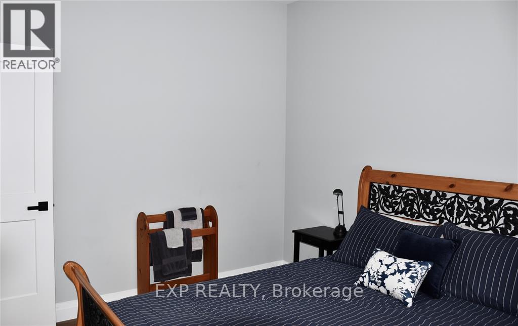 207 Essex Street, Sarnia, Ontario  N7T 0C2 - Photo 17 - X12151176