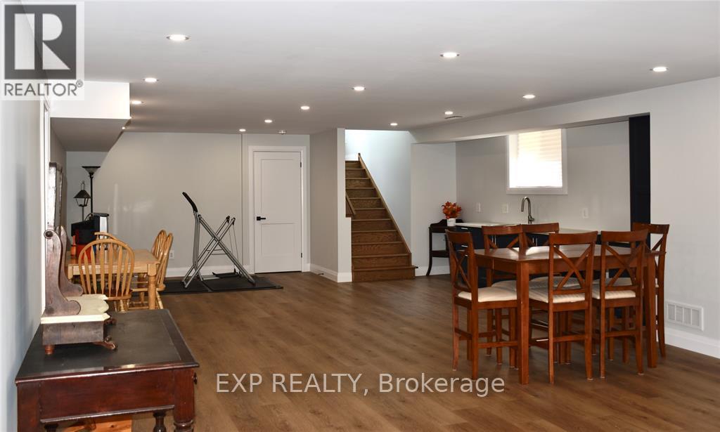 207 Essex Street, Sarnia, Ontario  N7T 0C2 - Photo 24 - X12151176