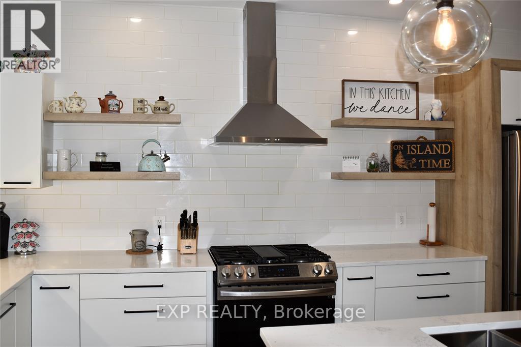 207 Essex Street, Sarnia, Ontario  N7T 0C2 - Photo 8 - X12151176