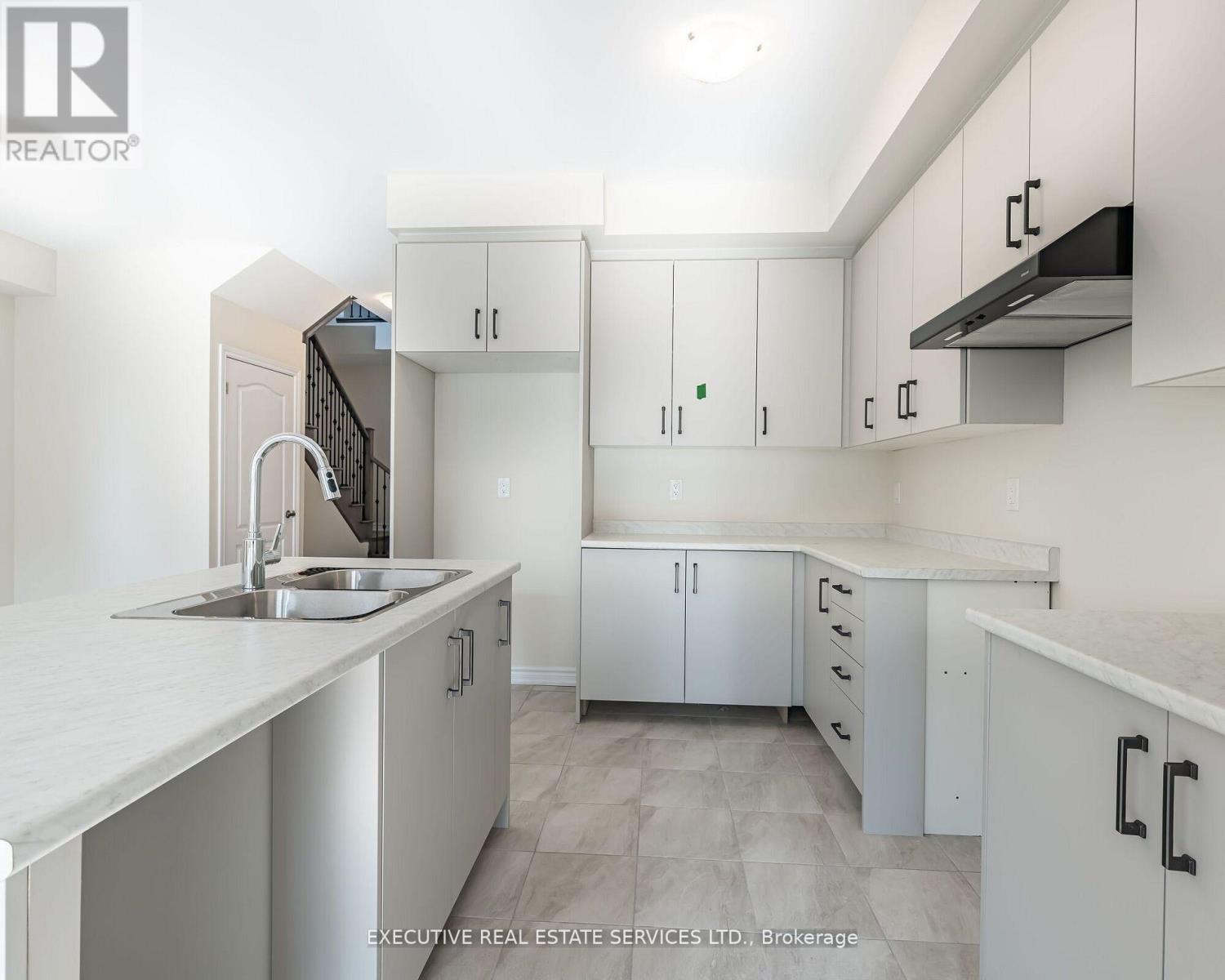 55 Concord Drive, Thorold, Ontario  L2V 0K8 - Photo 13 - X12151226