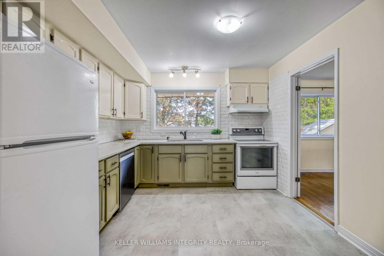 714 Mooneys Bay Place, Ottawa, Ontario  K1V 9R2 - Photo 7 - X12149836