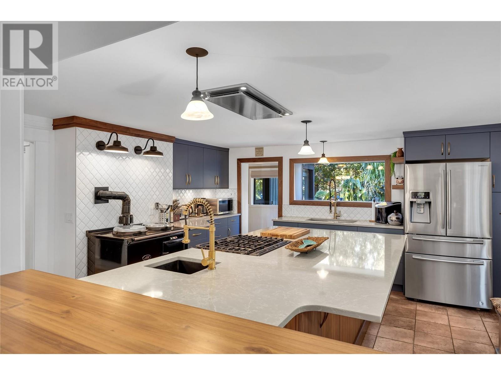 863 Coronado Crescent, Kelowna, British Columbia  V1W 2K3 - Photo 3 - 10347965