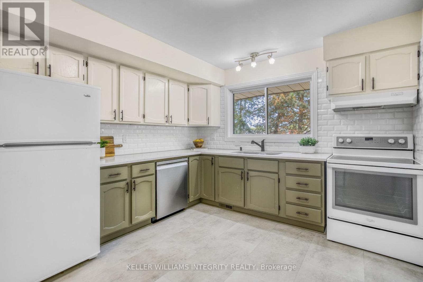 714 Mooneys Bay Place, Ottawa, Ontario  K1V 9R2 - Photo 8 - X12149836
