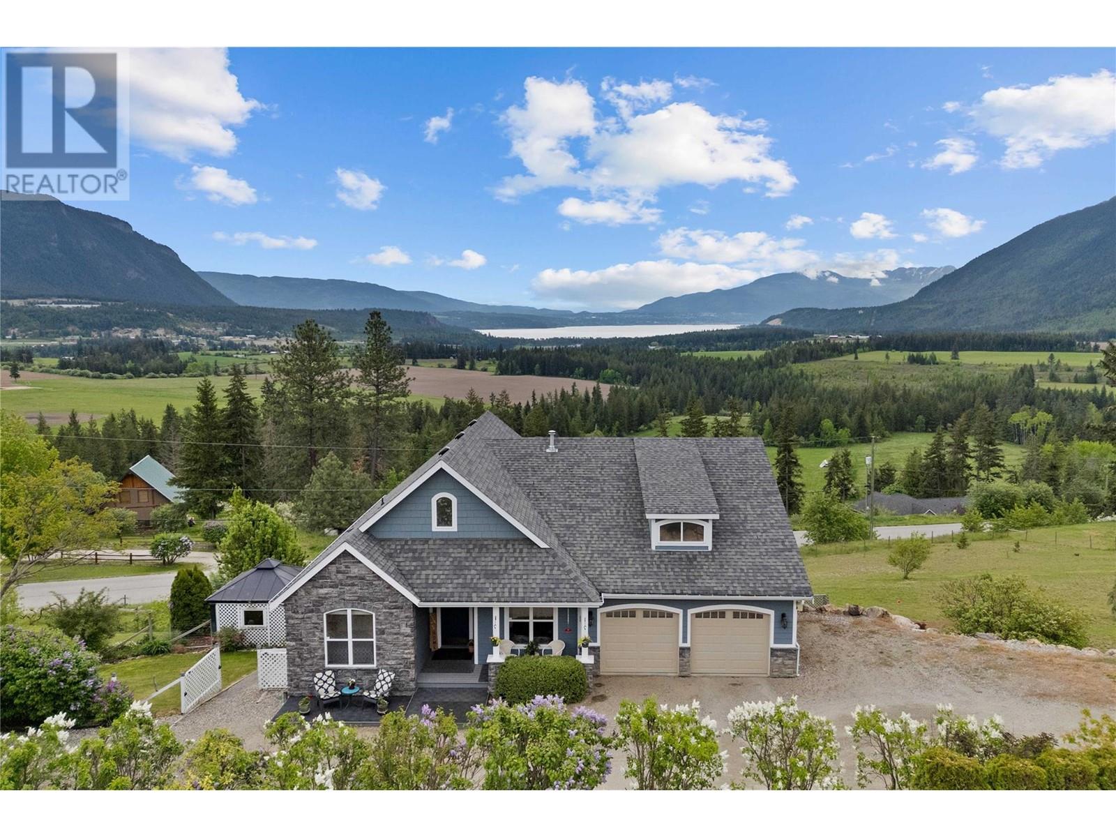 2754 Sun Ridge Place, Tappen, British Columbia