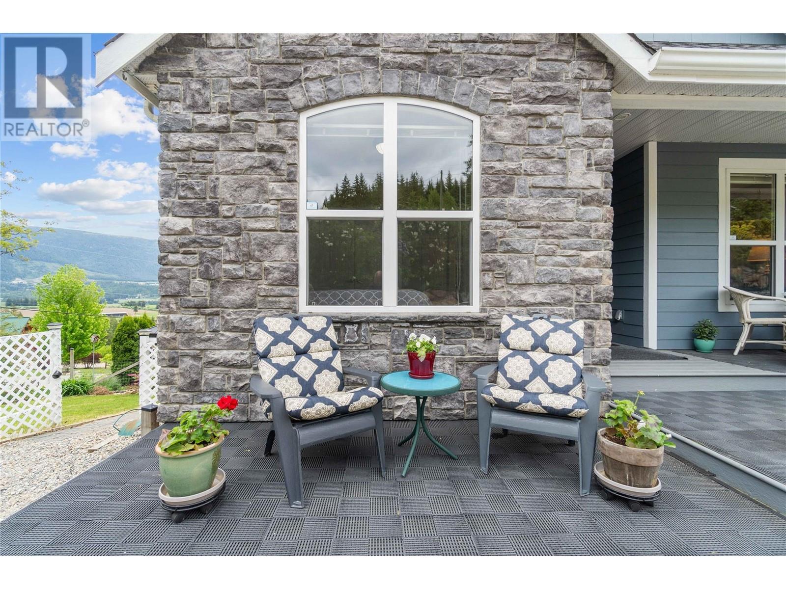2754 Sun Ridge Place, Tappen, British Columbia  V0E 2X3 - Photo 8 - 10347605