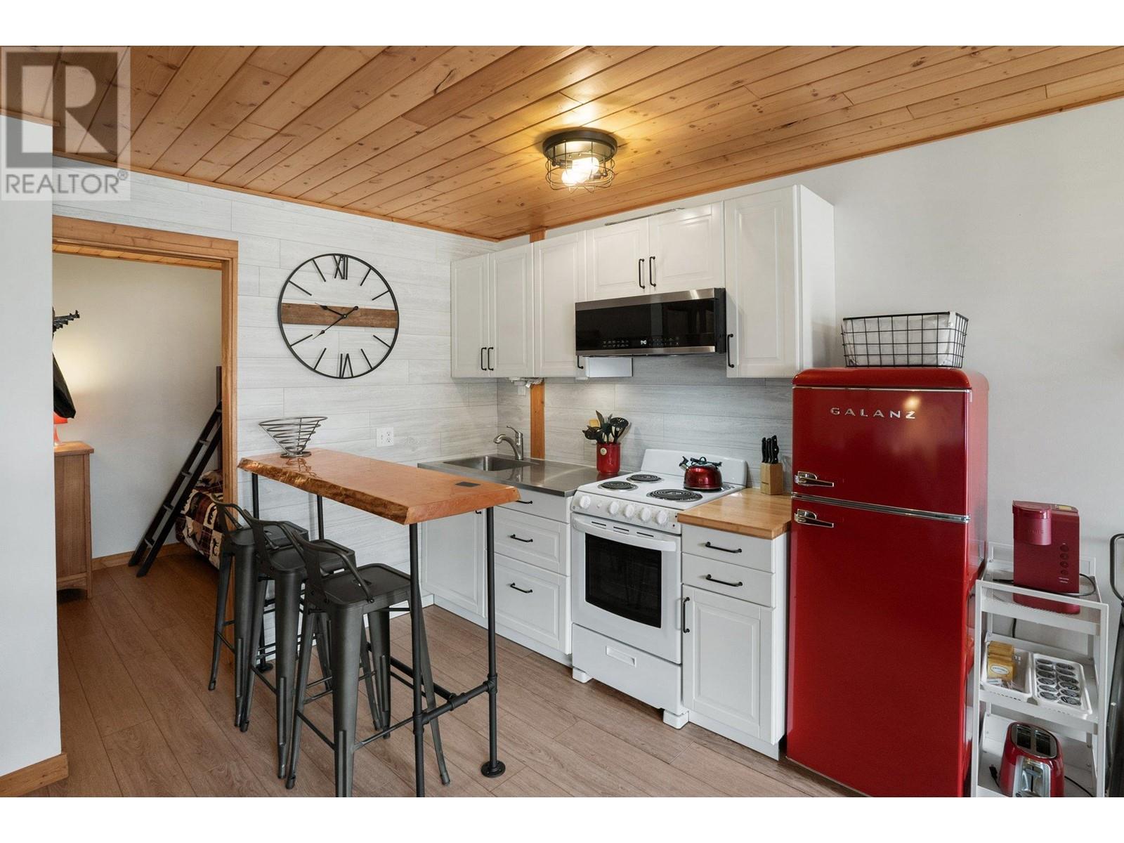 161 Clearview Crescent Unit# 104, Penticton, British Columbia  V0H 0E2 - Photo 4 - 10348069