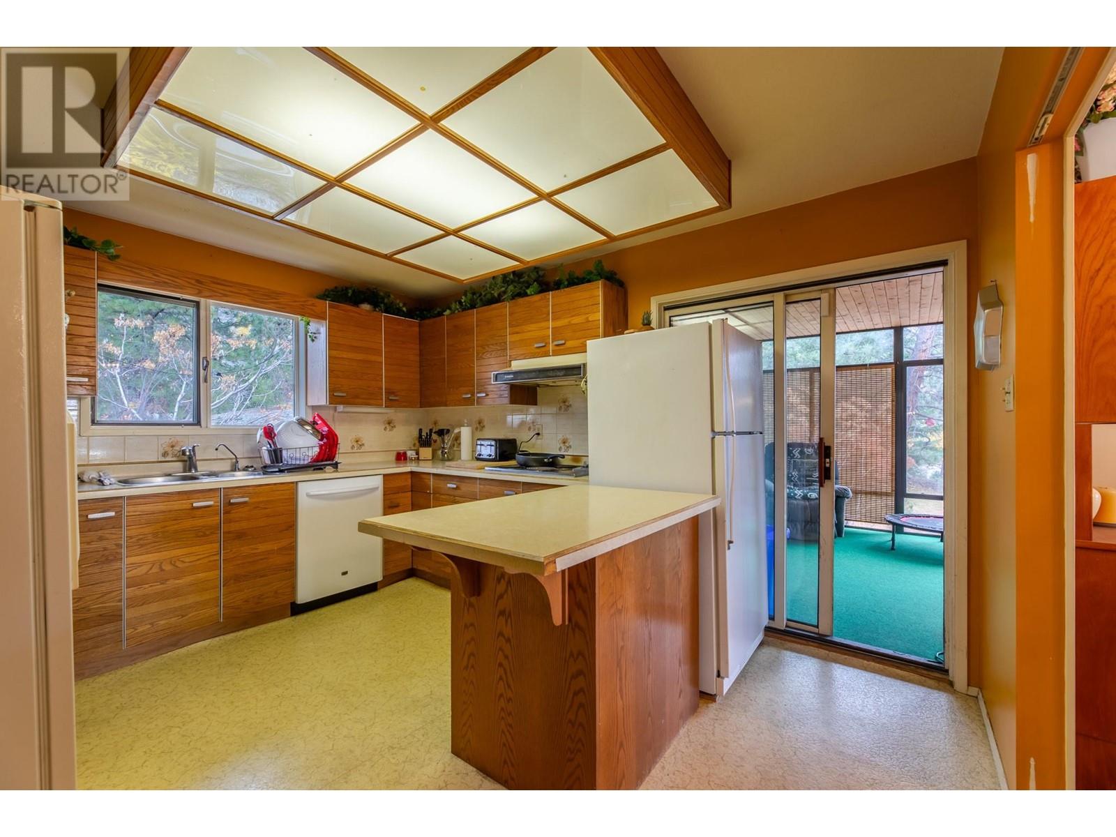 223 Sunnybrook Drive, Okanagan Falls, British Columbia  V0H 1R3 - Photo 12 - 10348136