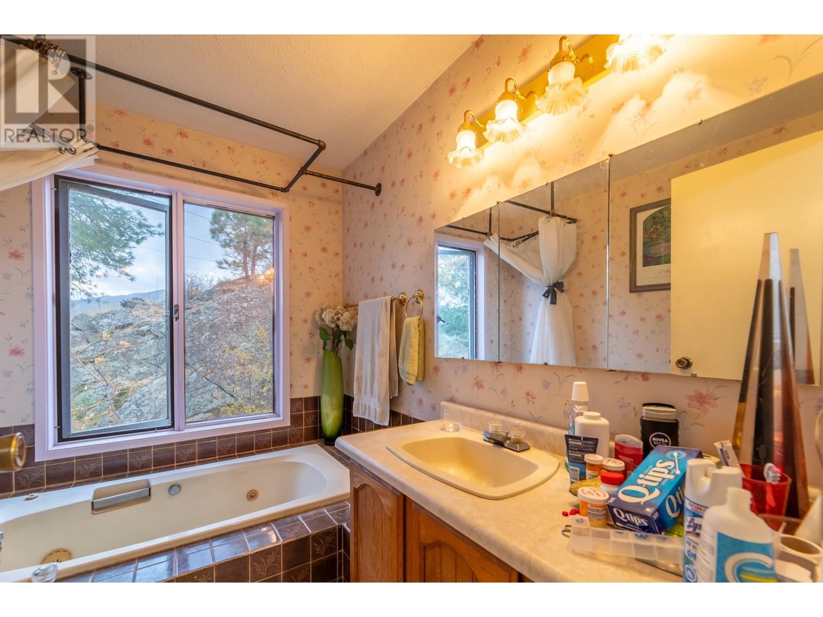 223 Sunnybrook Drive, Okanagan Falls, British Columbia  V0H 1R3 - Photo 23 - 10348136