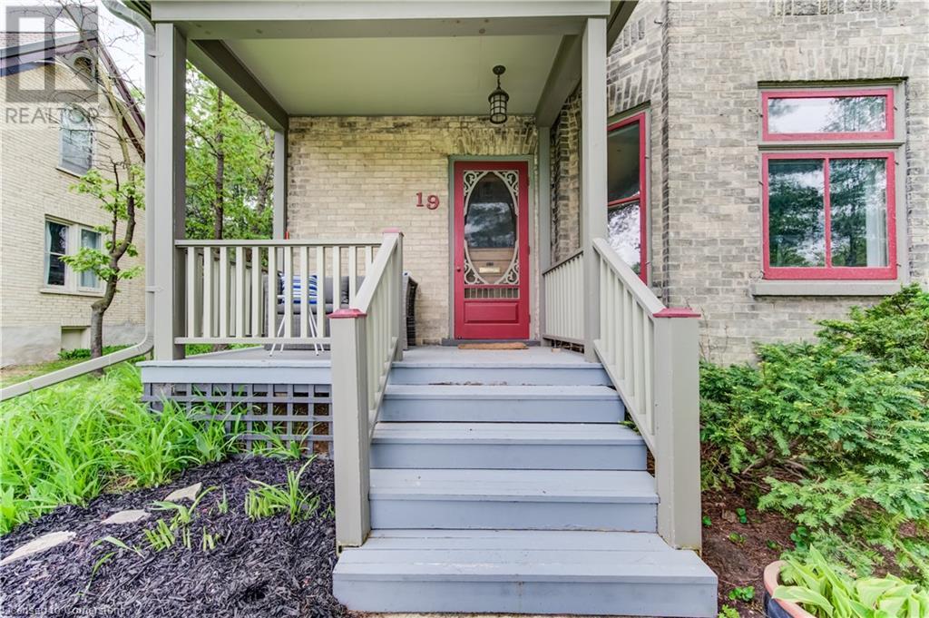 Property at 19 ROLAND Street image 3