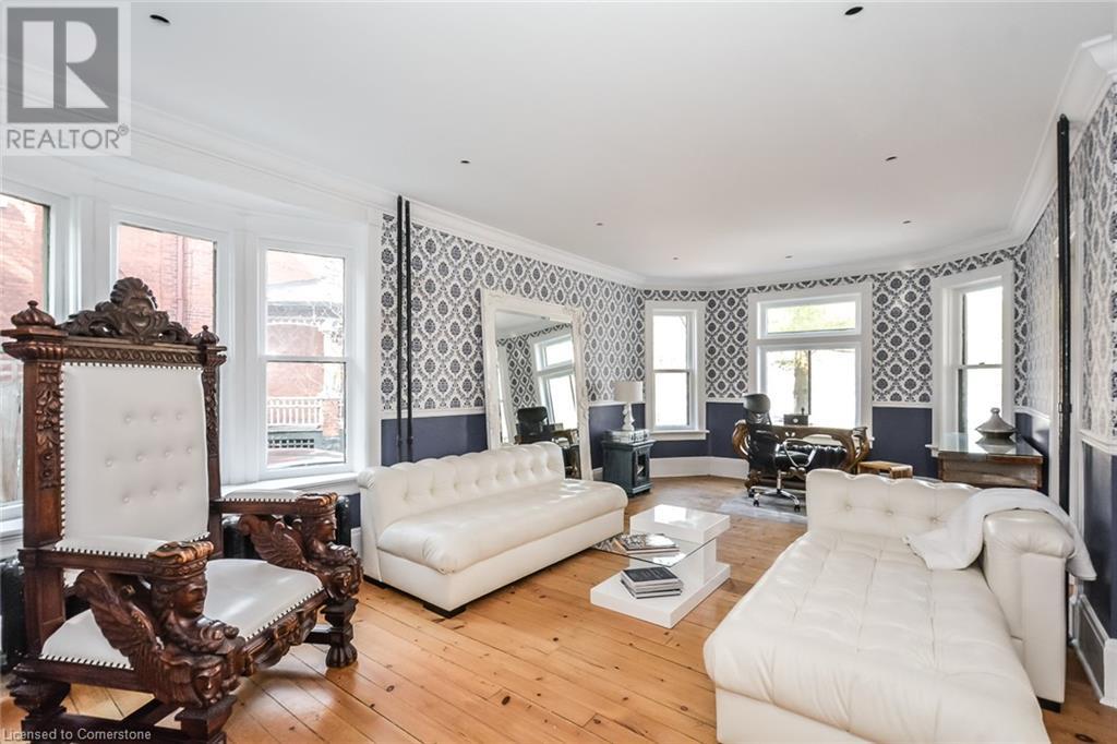 Property at 19 ROLAND Street image 5