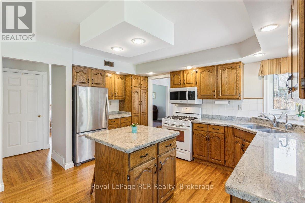 174 Forest Hill Drive, Georgian Bluffs, Ontario  N4K 5N6 - Photo 12 - X12151331