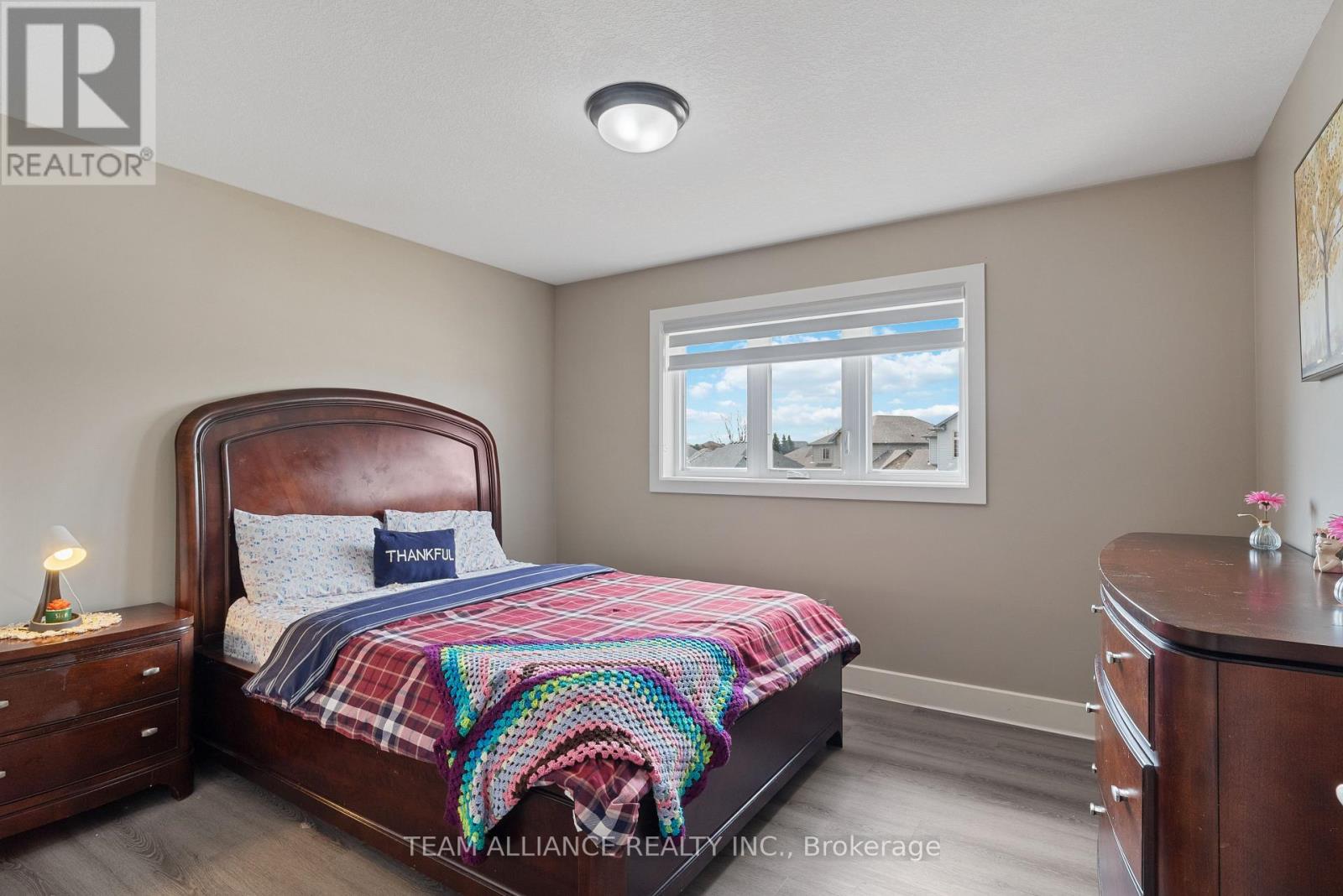 25 Queensway Drive, Strathroy-Caradoc, Ontario  N7G 4M2 - Photo 19 - X12097540