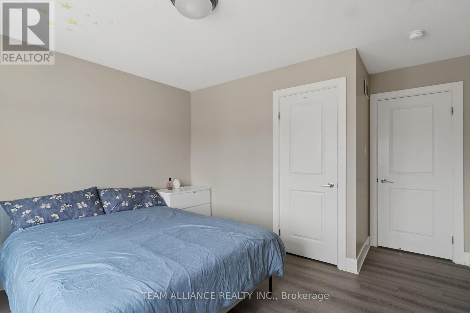 25 Queensway Drive, Strathroy-Caradoc, Ontario  N7G 4M2 - Photo 22 - X12097540