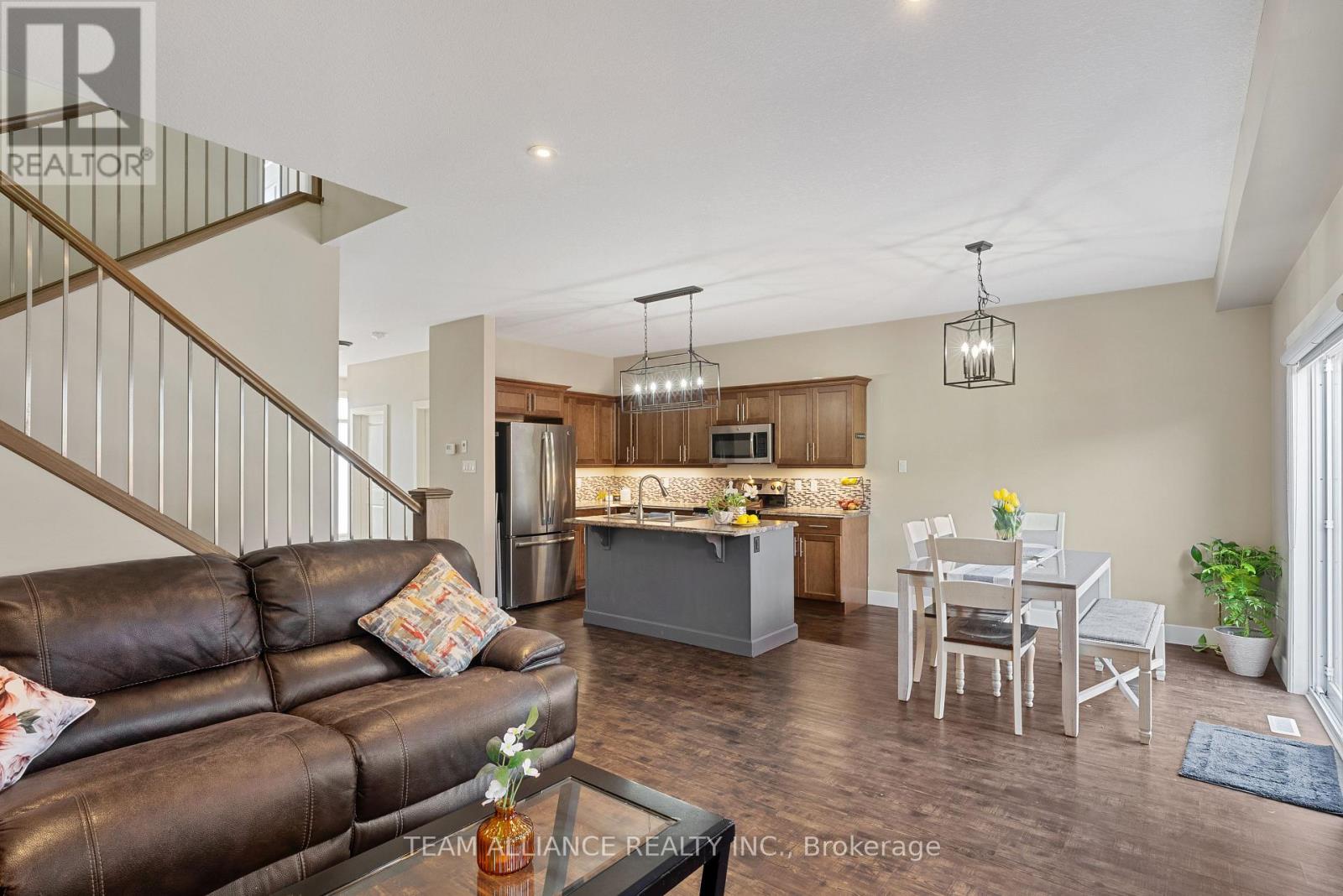 Property at 25 QUEENSWAY DRIVE image 5