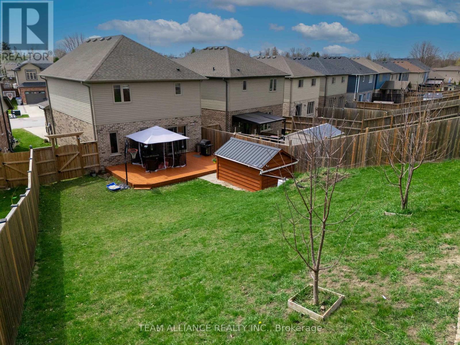 25 Queensway Drive, Strathroy-Caradoc, Ontario  N7G 4M2 - Photo 32 - X12097540