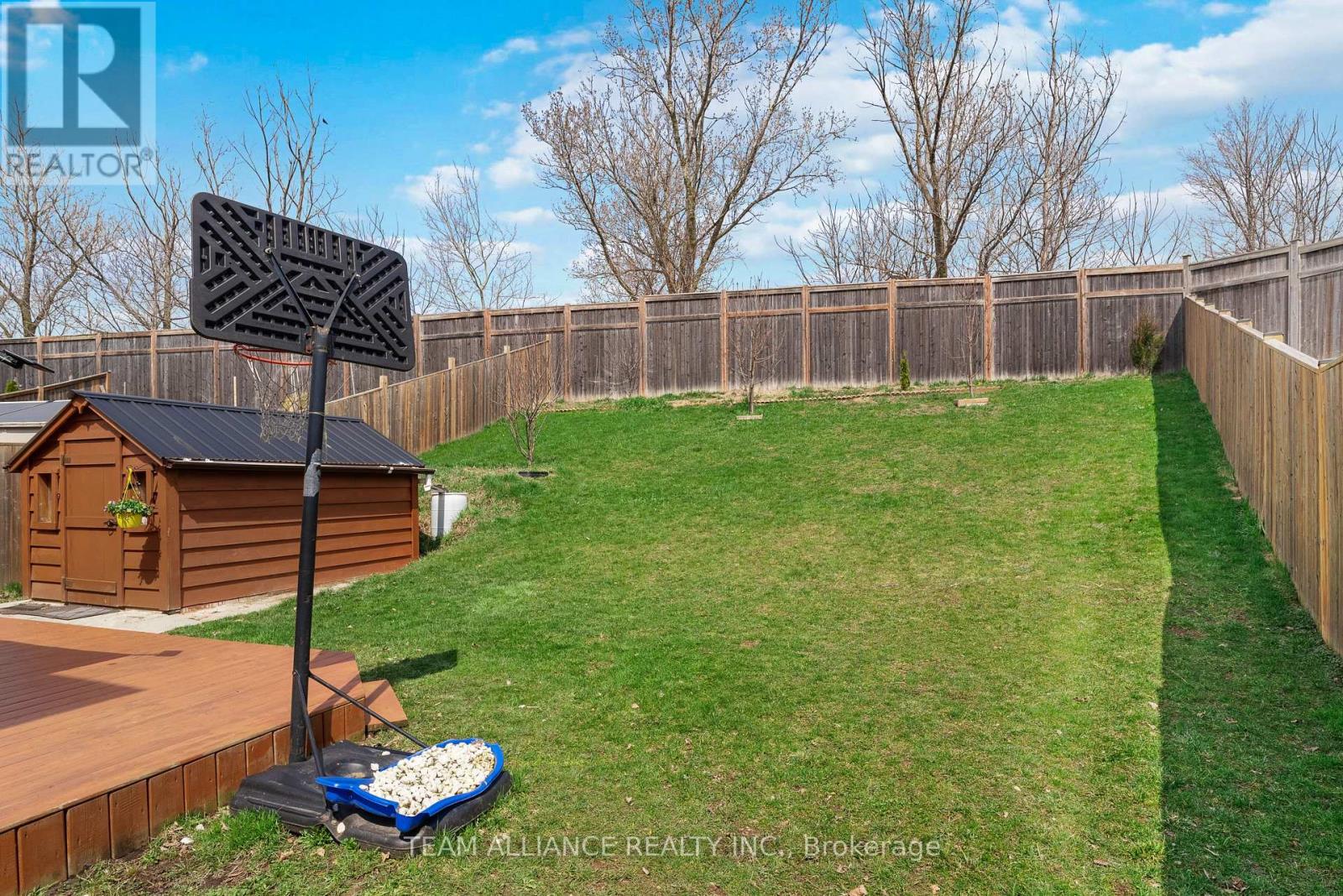 25 Queensway Drive, Strathroy-Caradoc, Ontario  N7G 4M2 - Photo 35 - X12097540