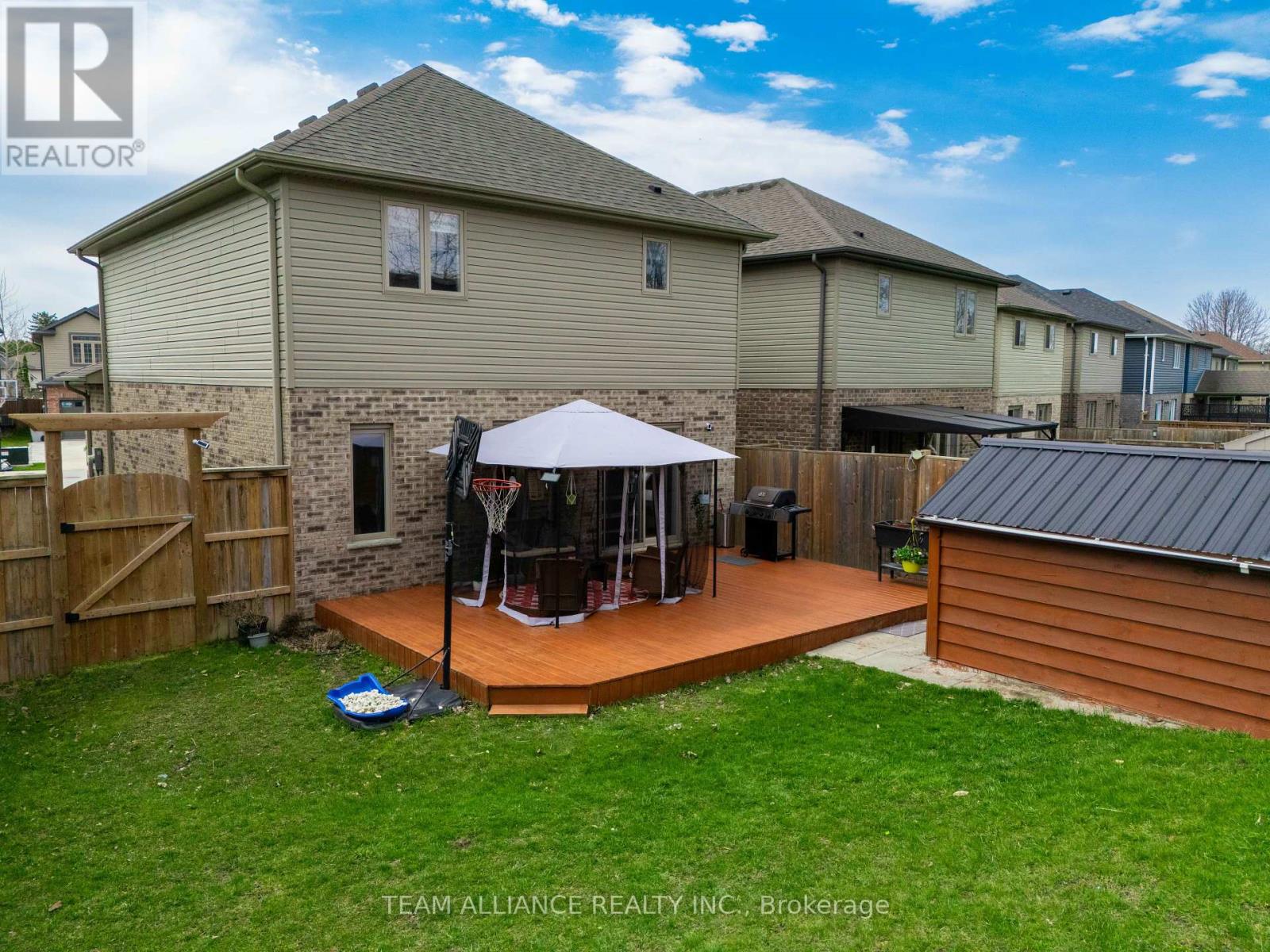 25 Queensway Drive, Strathroy-Caradoc, Ontario  N7G 4M2 - Photo 36 - X12097540