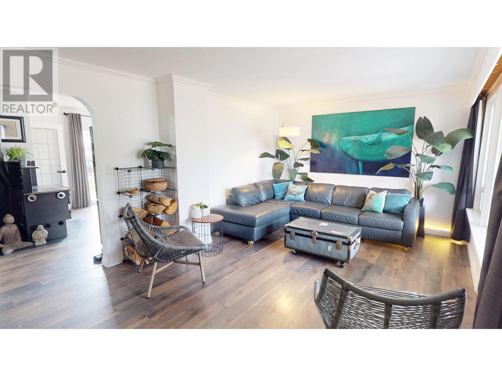 Property at 1066 YORSTON AVENUE image 4