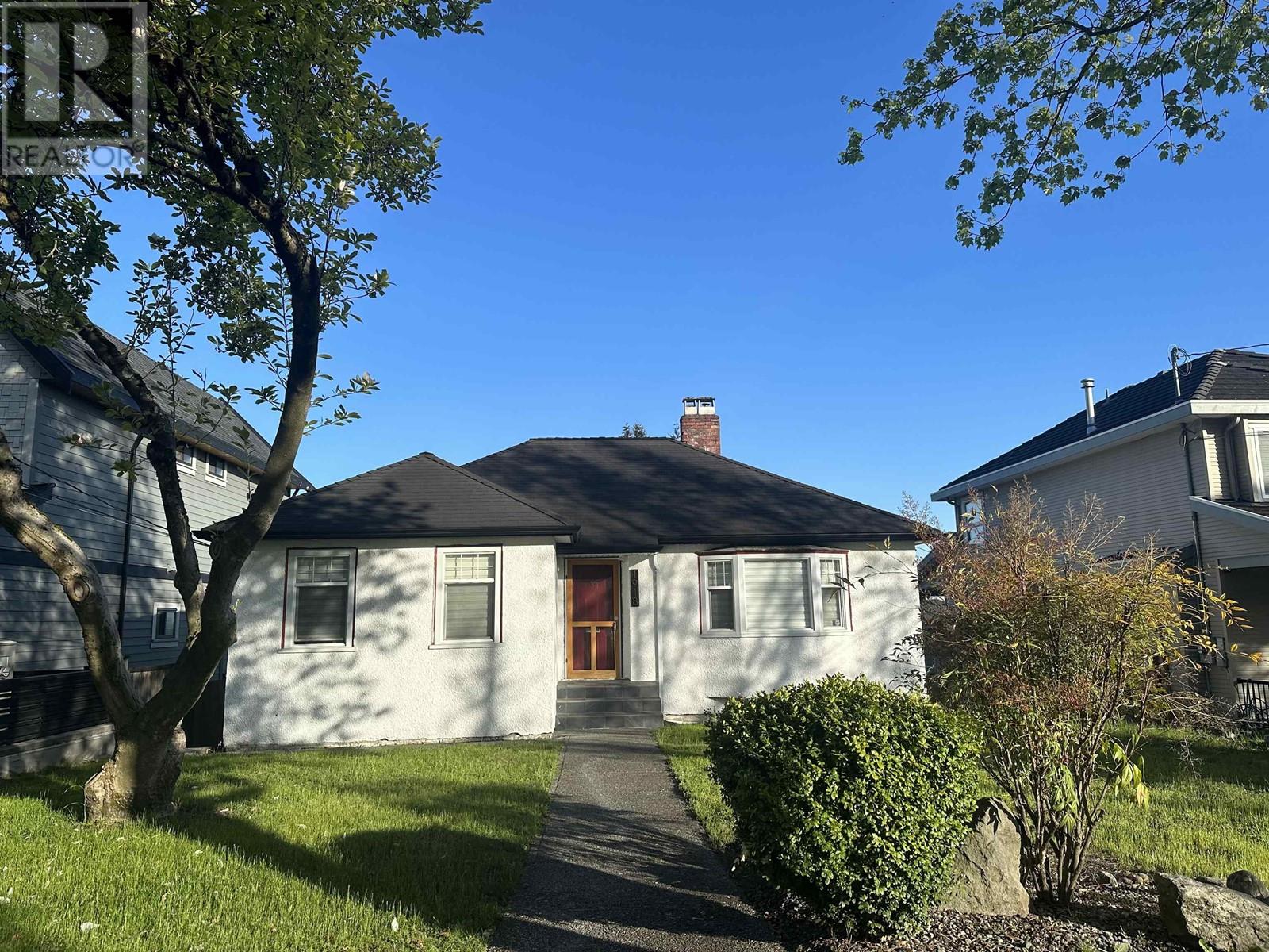 1918 EDINBURGH STREET, New Westminster, British Columbia