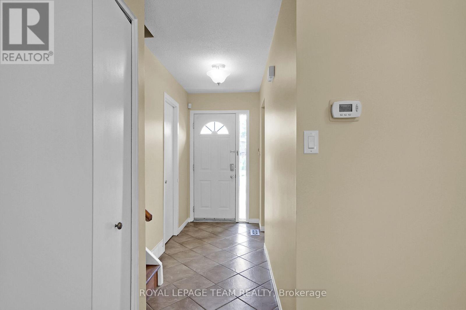 Property at 23 - 12 GLENCOE STREET image 3