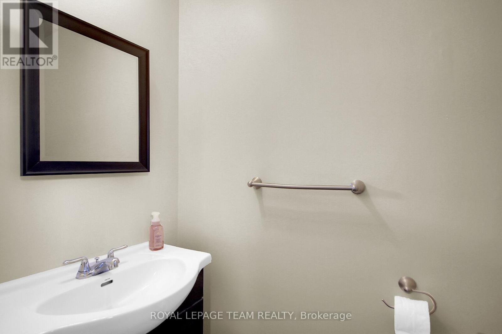 Property at 23 - 12 GLENCOE STREET image 4