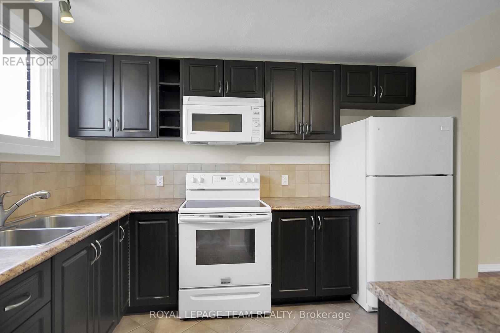 Property at 23 - 12 GLENCOE STREET image 5