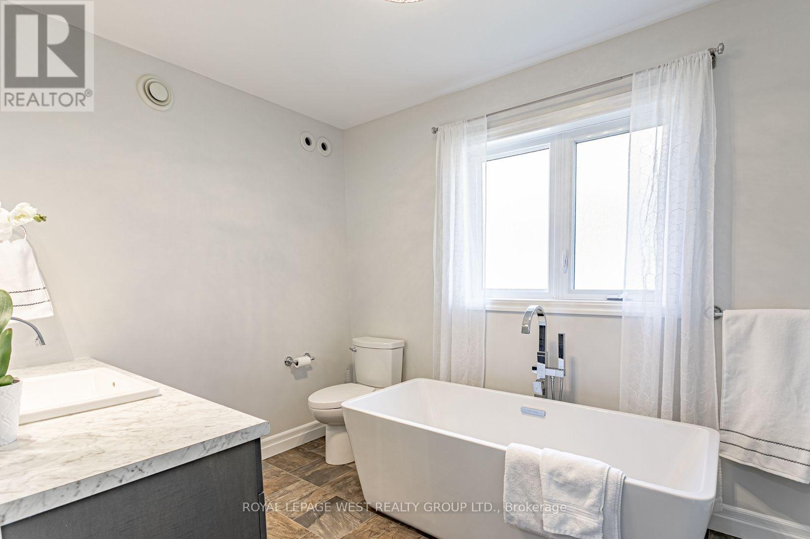 25 Hollingshead Road, Ingersoll, Ontario  N5C 1B5 - Photo 7 - X12145480