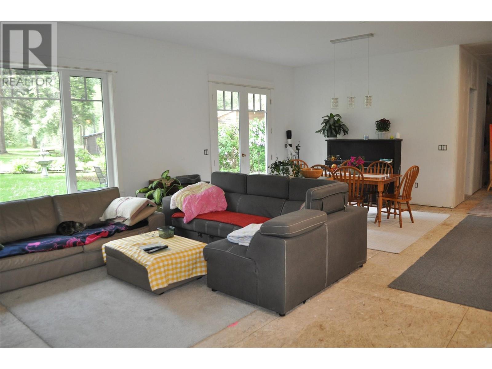 1157 Highway 6 Highway E, Cherryville, British Columbia  V0E 2G1 - Photo 4 - 10339912