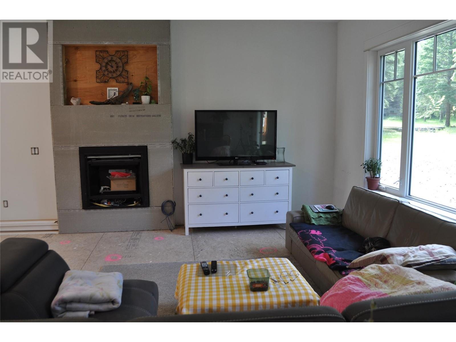 1157 Highway 6 Highway E, Cherryville, British Columbia  V0E 2G1 - Photo 22 - 10339912