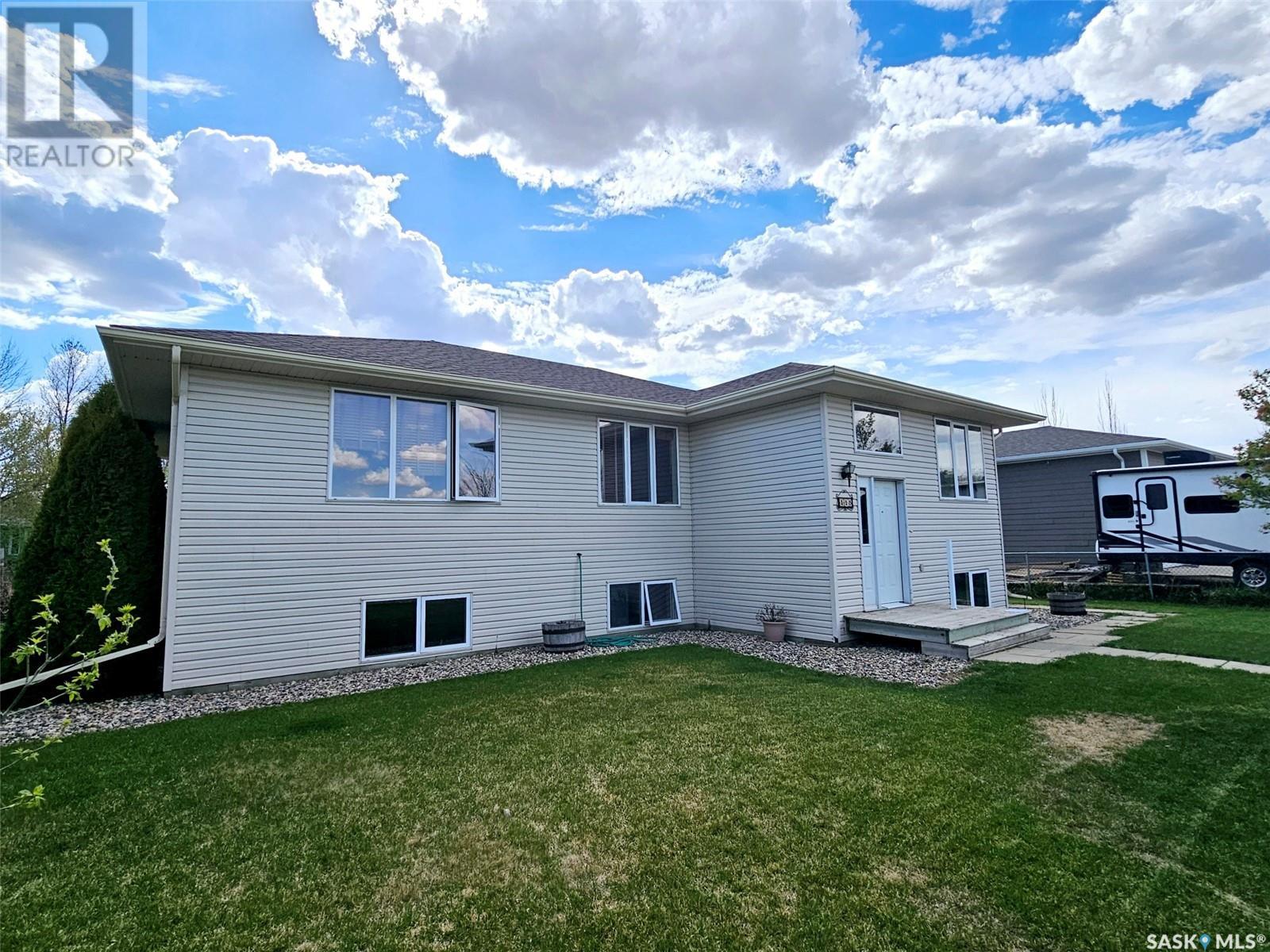 115 Carson BAY, Lampman, Saskatchewan