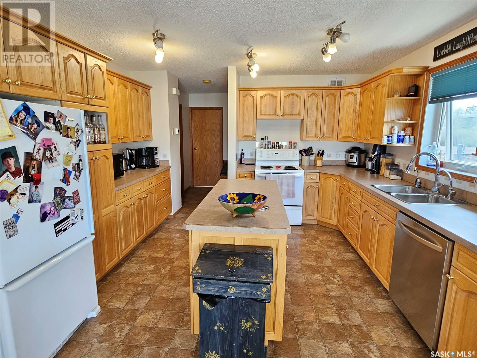 115 Carson Bay, Lampman, Saskatchewan  S0C 1N0 - Photo 8 - SK006063