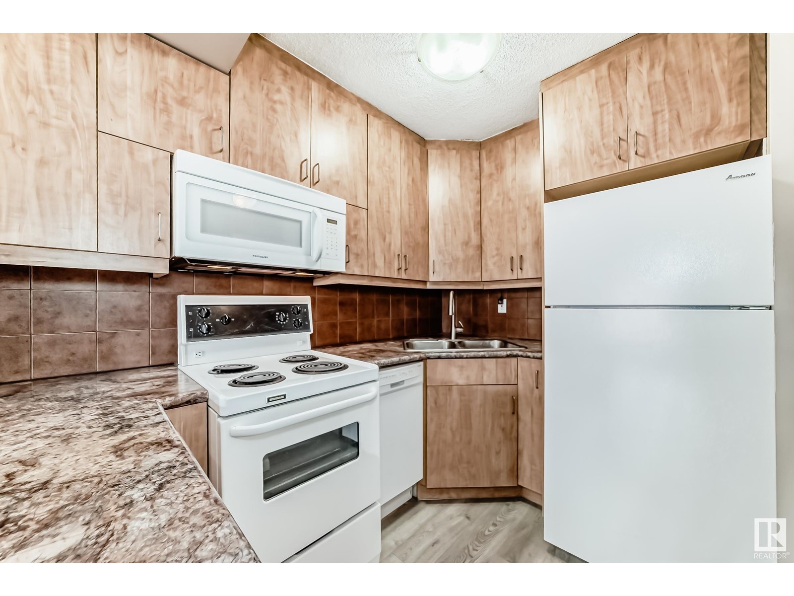 #907 10140 120 St Nw Nw, Edmonton, Alberta  T5K 1Z8 - Photo 4 - E4429931