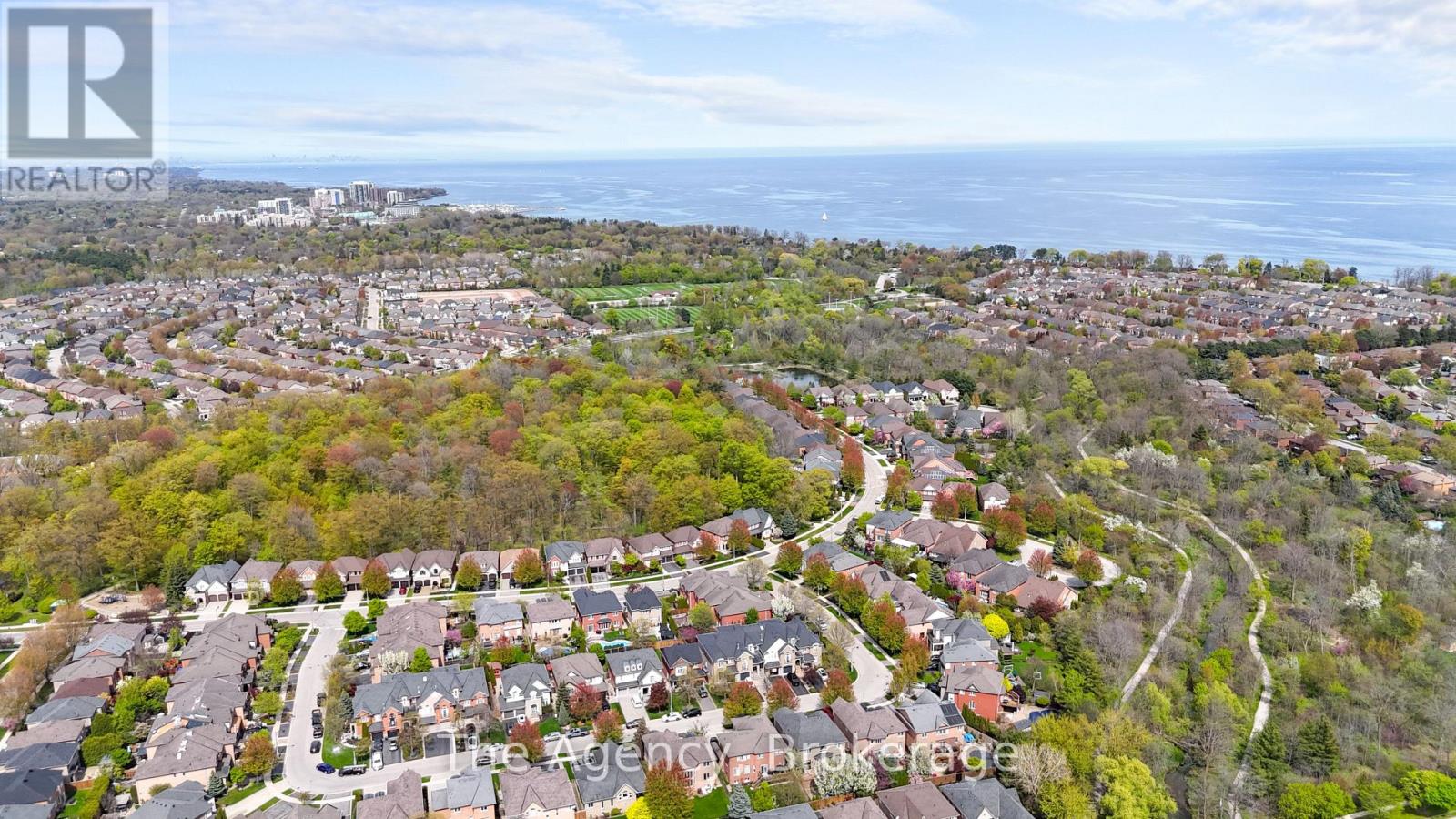 138 Tawny Crescent, Oakville (Br Bronte), Ontario  L6L 6T4 - Photo 45 - W12150599
