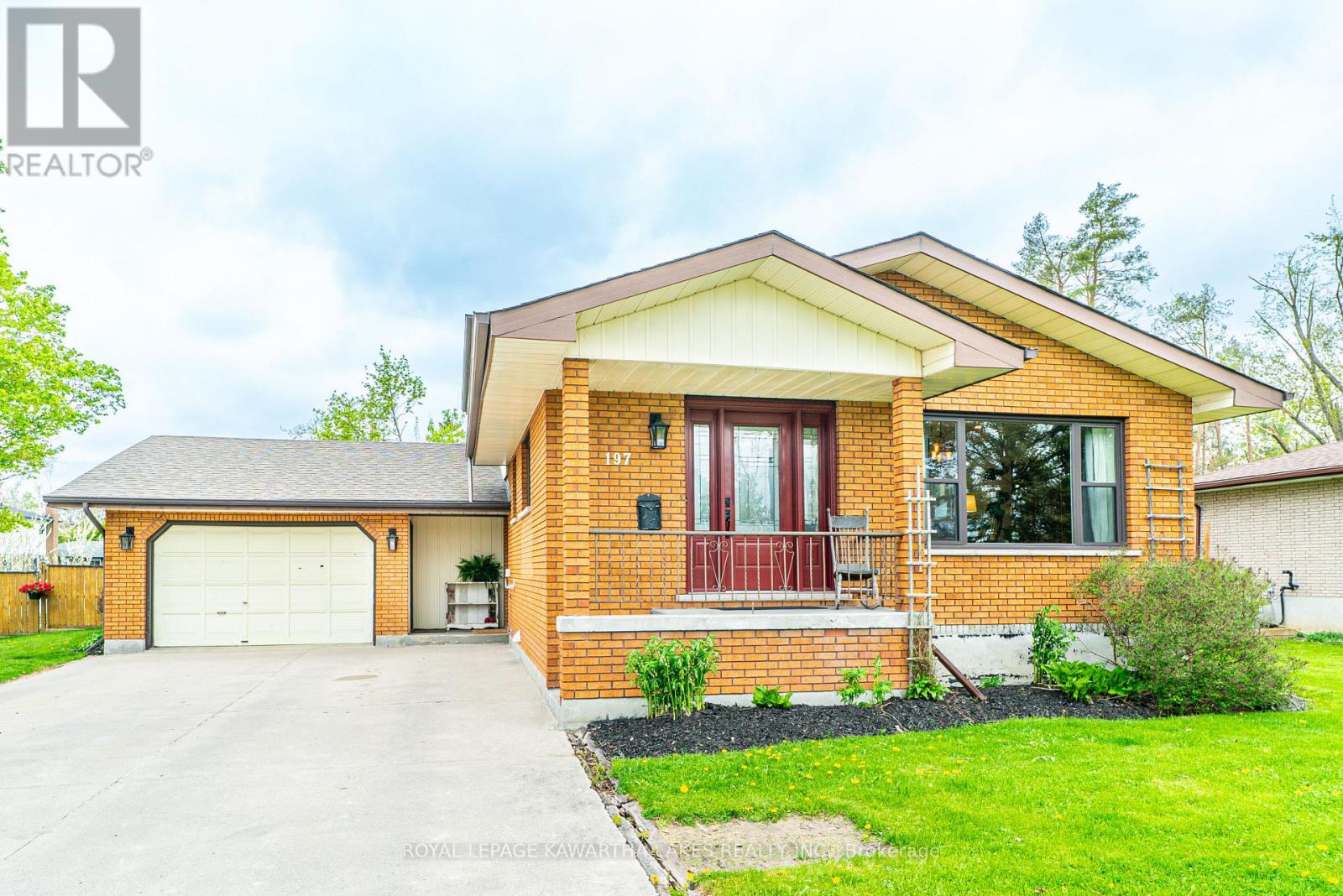 Property at 197 ANGELINE STREET N image 1