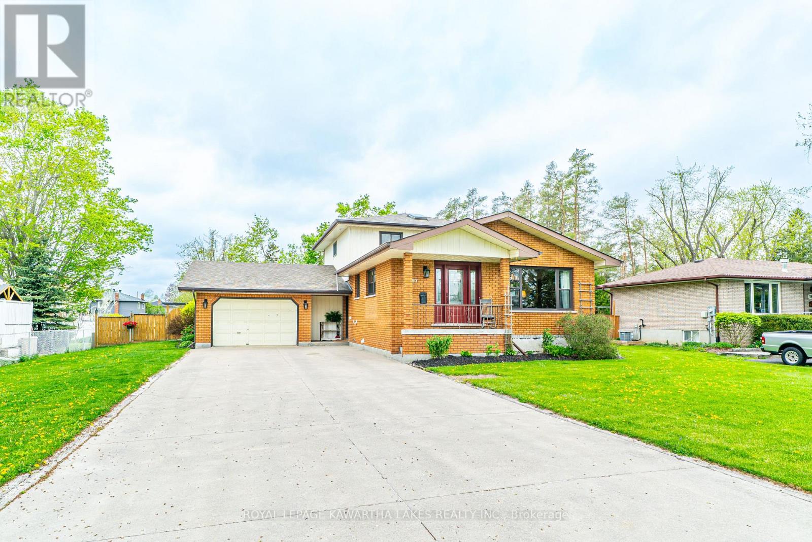Property at 197 ANGELINE STREET N image 4