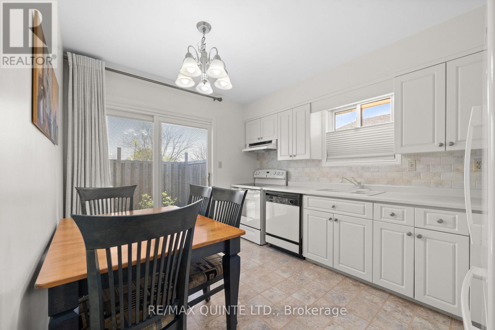 66 Bogart Crescent, Belleville, Ontario  K8P 5E8 - Photo 15 - X12151493