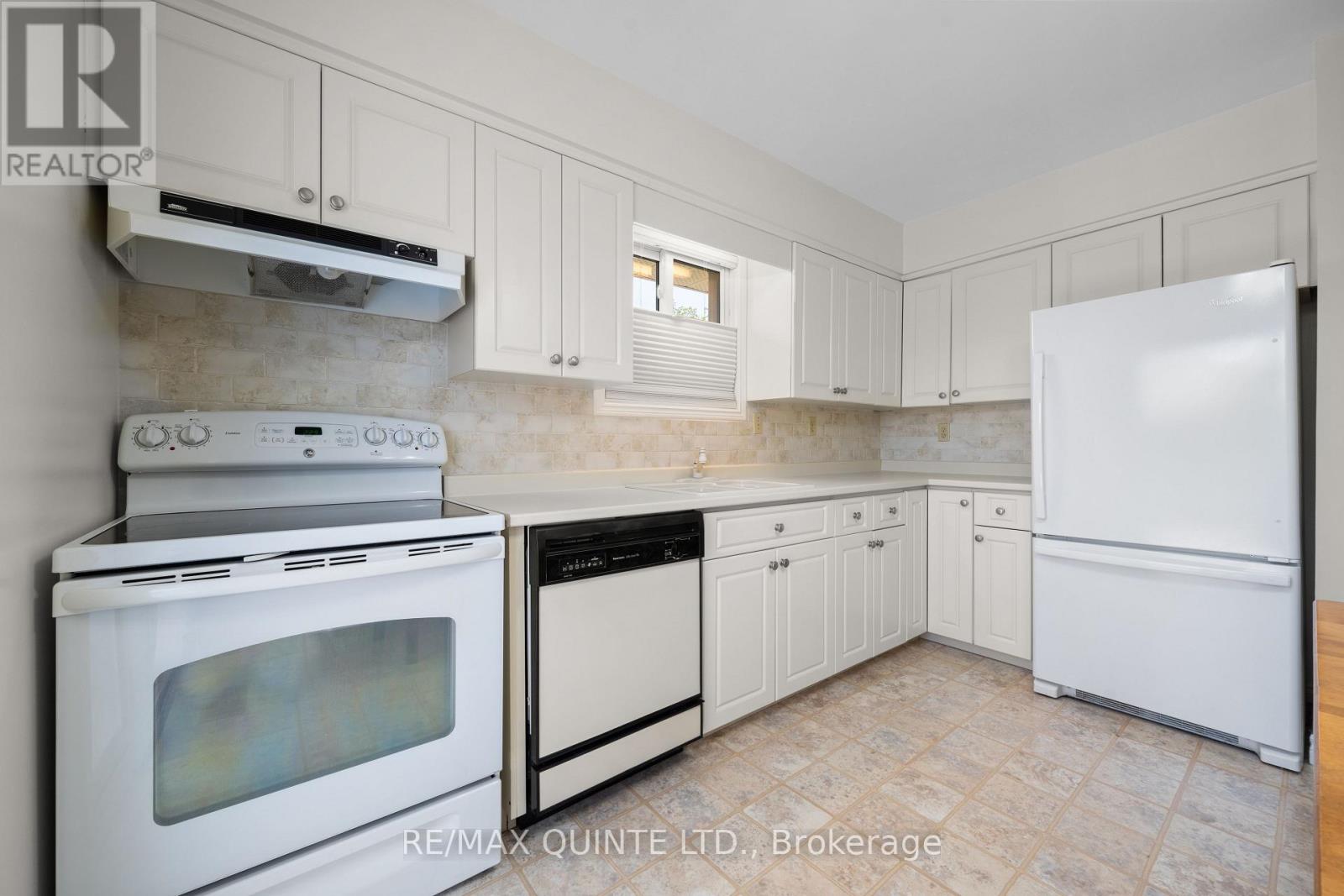 66 Bogart Crescent, Belleville, Ontario  K8P 5E8 - Photo 17 - X12151493