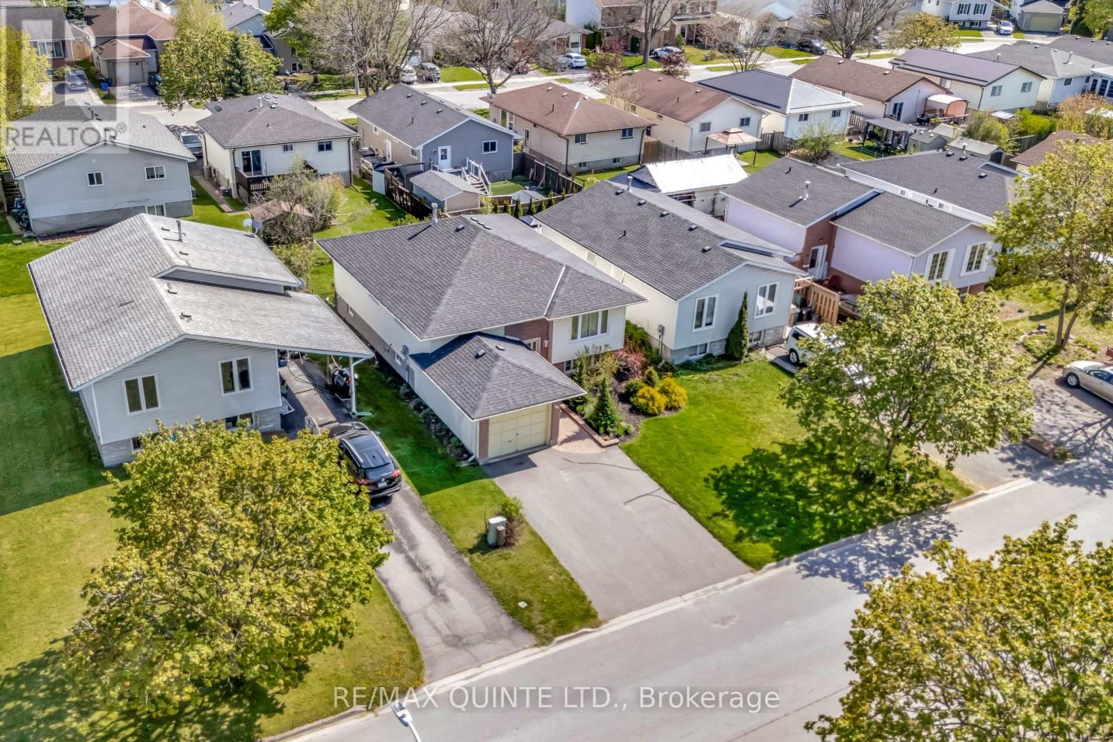 66 Bogart Crescent, Belleville, Ontario  K8P 5E8 - Photo 2 - X12151493